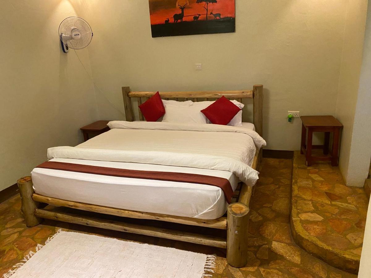 Afro Smile Hotel & Guest House - جينجا المظهر الخارجي الصورة