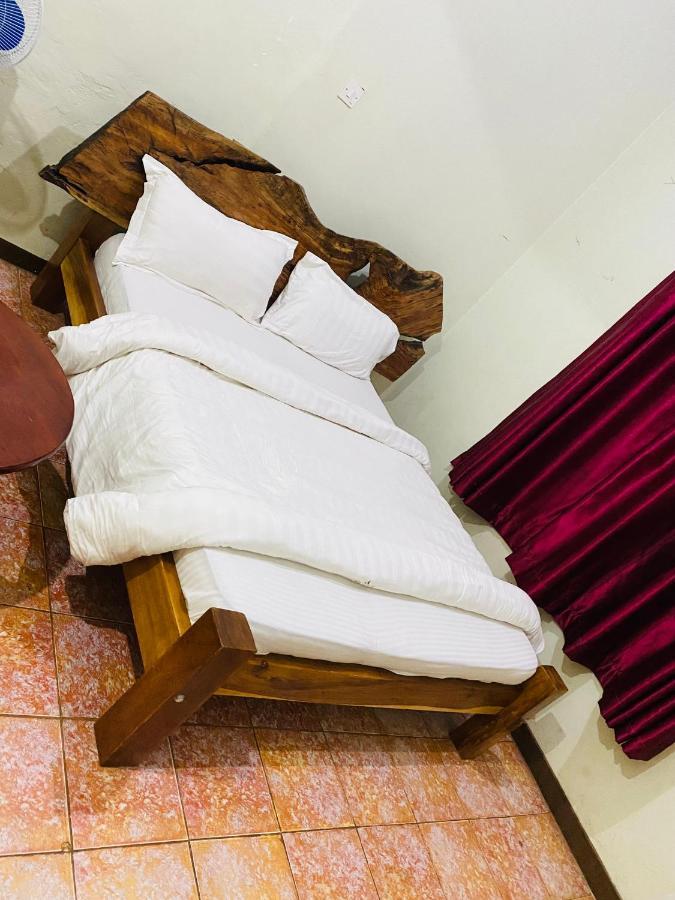 Afro Smile Hotel & Guest House - جينجا المظهر الخارجي الصورة