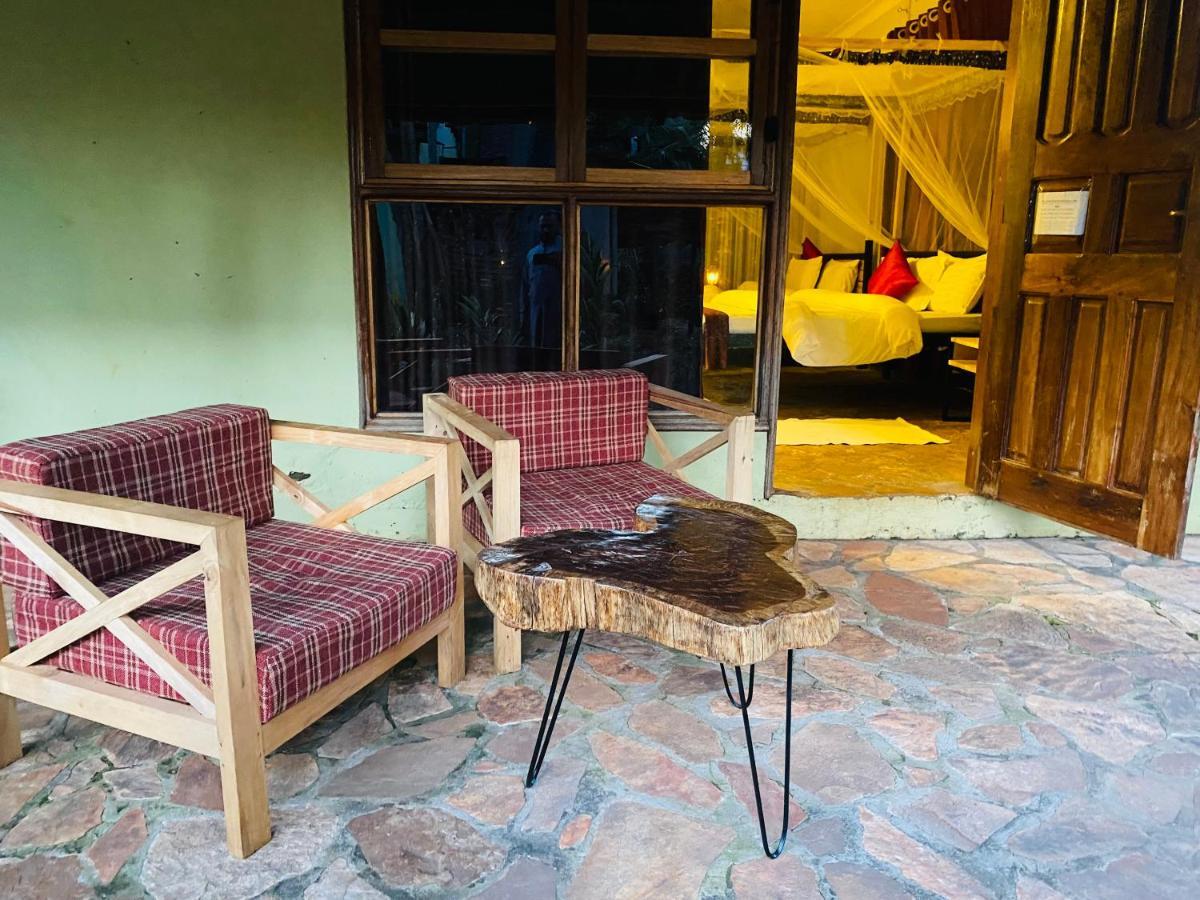 Afro Smile Hotel & Guest House - جينجا المظهر الخارجي الصورة