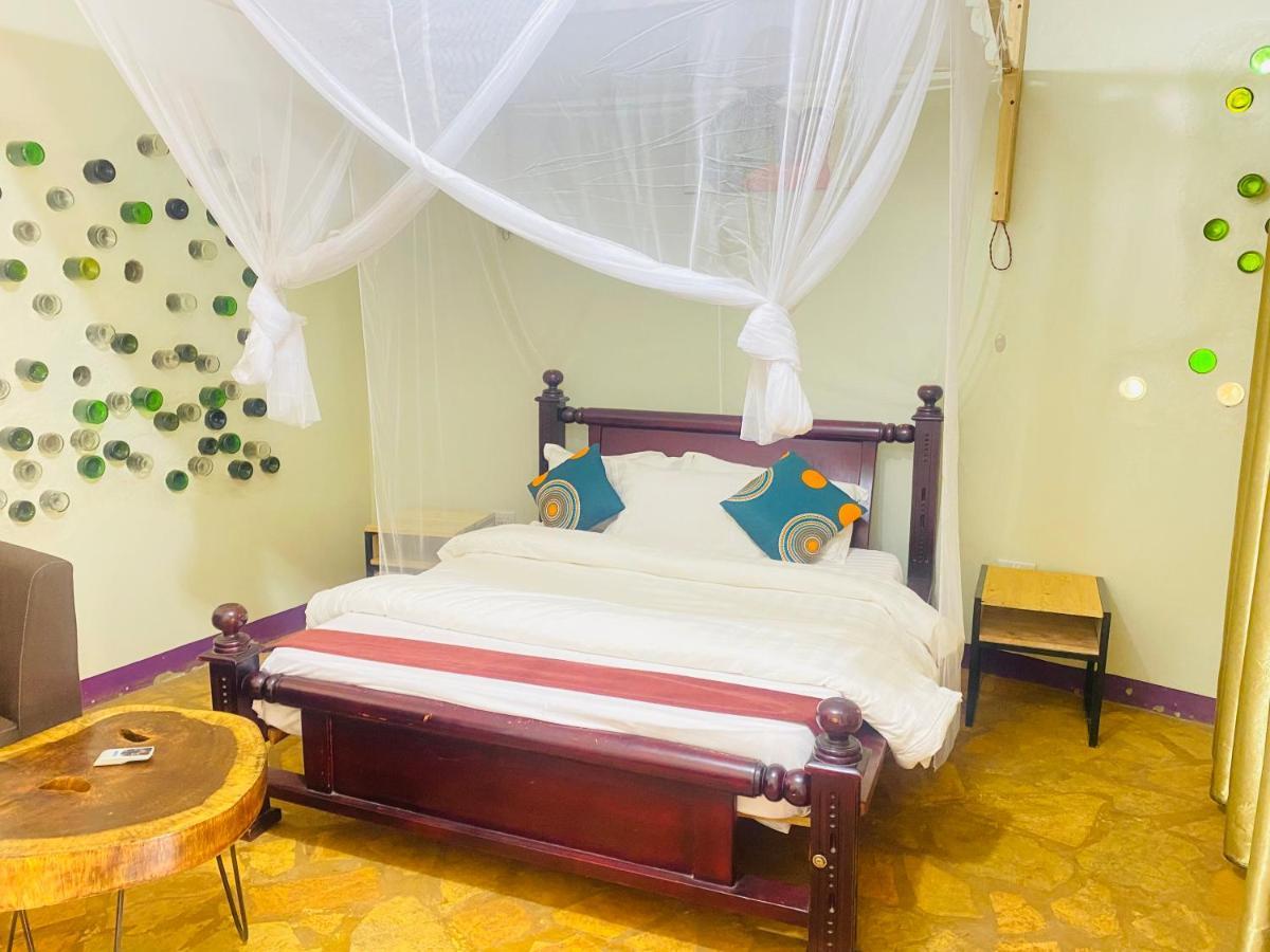 Afro Smile Hotel & Guest House - جينجا المظهر الخارجي الصورة