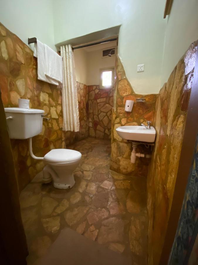 Afro Smile Hotel & Guest House - جينجا المظهر الخارجي الصورة