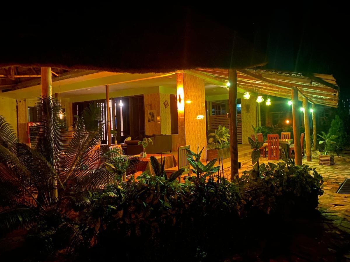 Afro Smile Hotel & Guest House - جينجا المظهر الخارجي الصورة