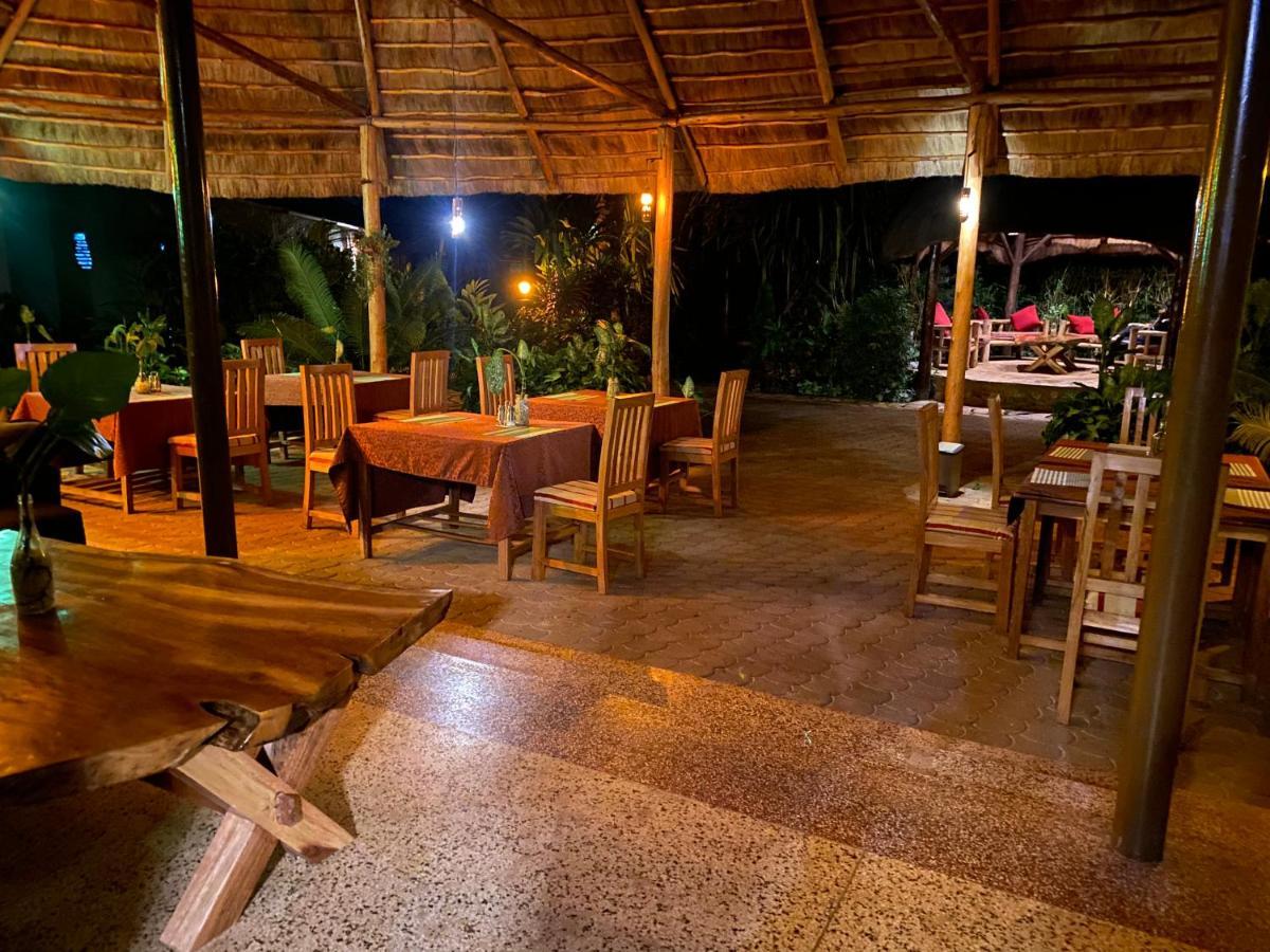 Afro Smile Hotel & Guest House - جينجا المظهر الخارجي الصورة